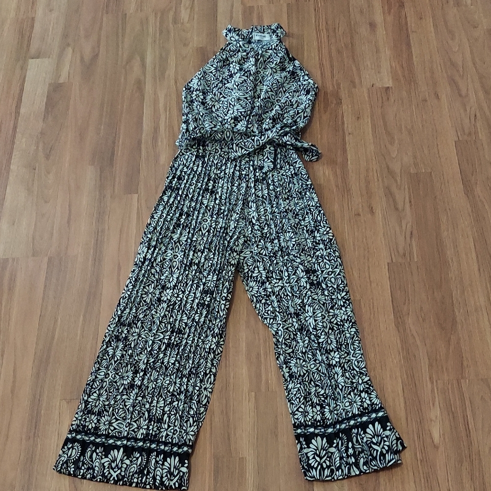 Chic Black and White Floral Jumpsuit Petite Large